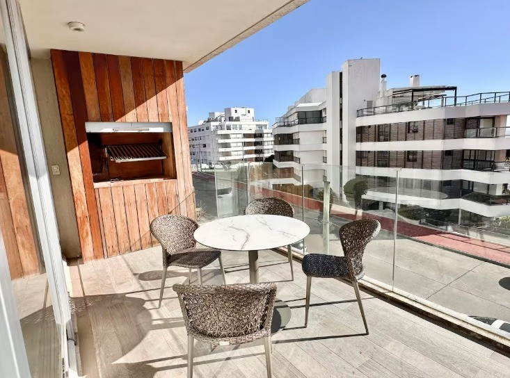 Planta entera en edificio frente a la mansa